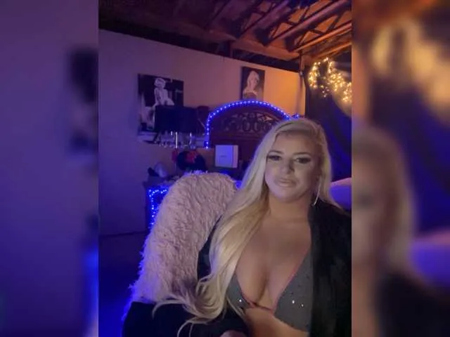 Live sex webcam photo for xtinastar #276093805