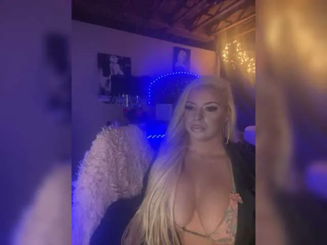 Live sex webcam photo for xtinastar #276252890