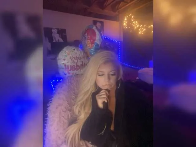 Live sex webcam photo for xtinastar #276555400