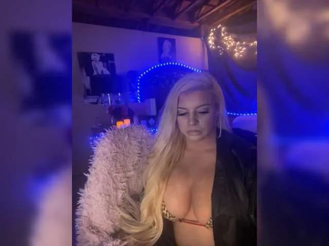 Live sex webcam photo for xtinastar #276842474