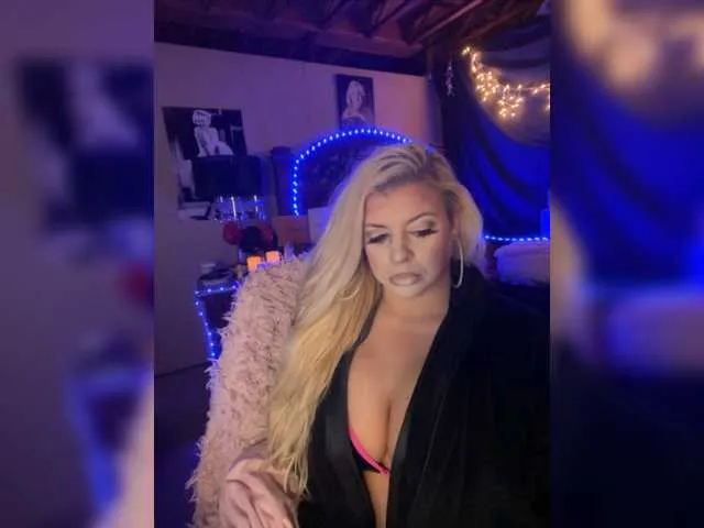 Live sex webcam photo for xtinastar #277104206