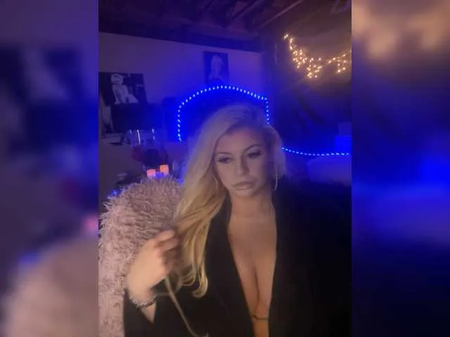 Live sex webcam photo for xtinastar #277109815