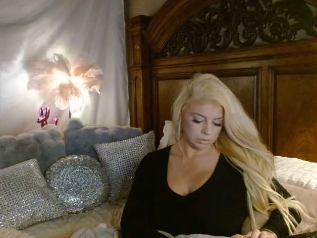 Live sex webcam photo for xtinastar #289886465