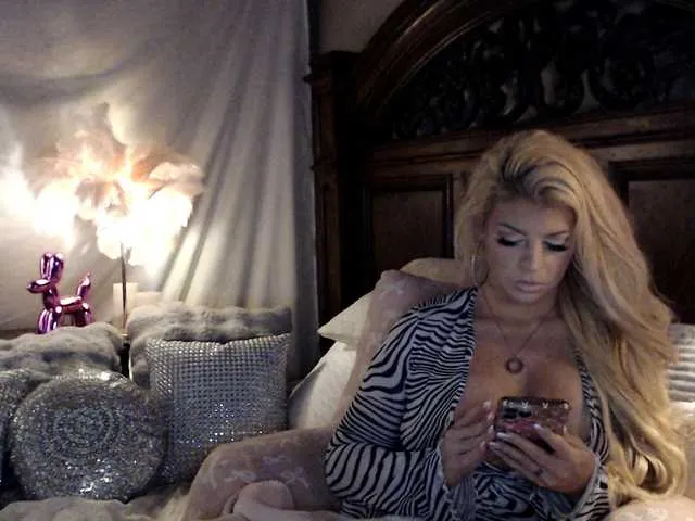 Live sex webcam photo for xtinastar #291099428