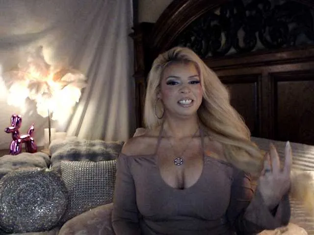 Live sex webcam photo for xtinastar #291133226