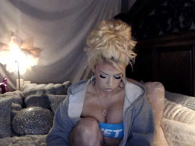 Live sex webcam photo for xtinastar #291487833