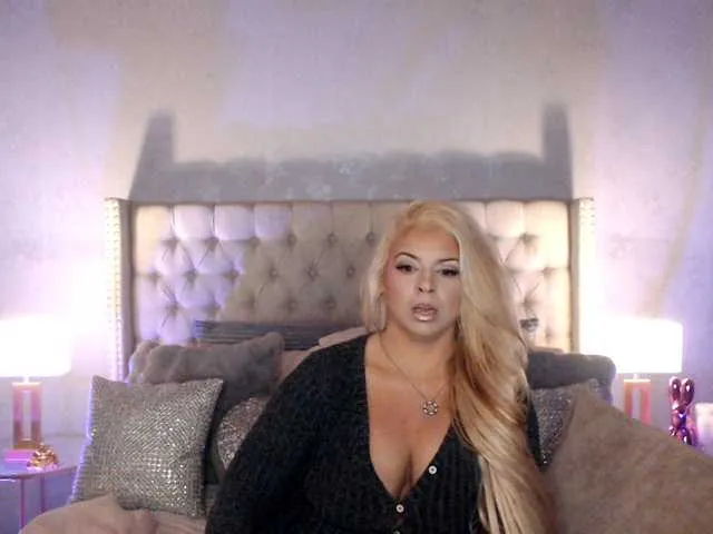 Live sex webcam photo for xtinastar #293650556