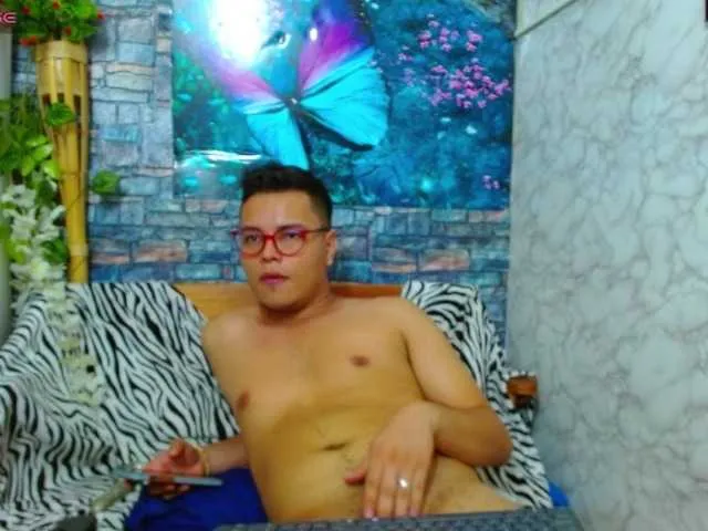 Live sex webcam photo for xtremeboyshow #277934424