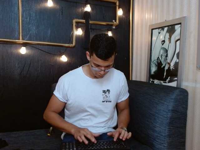 Live sex webcam photo for xtremexl #276155852