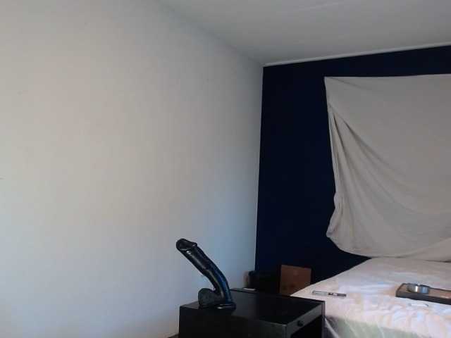 Live sex webcam photo for xx19hornyxx #277669444