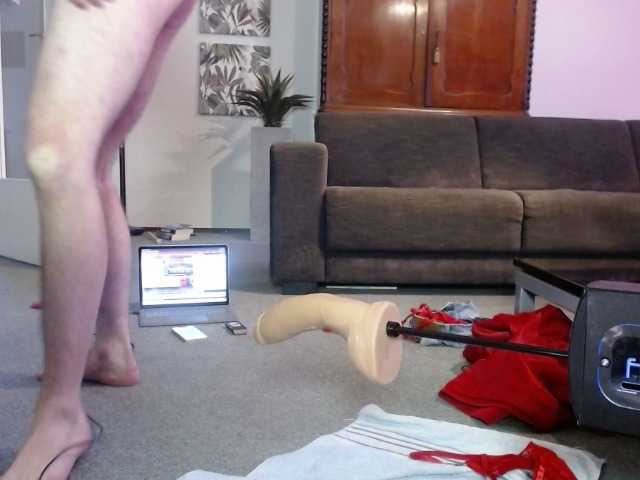 Live sex webcam photo for xx19hornyxx #277763152