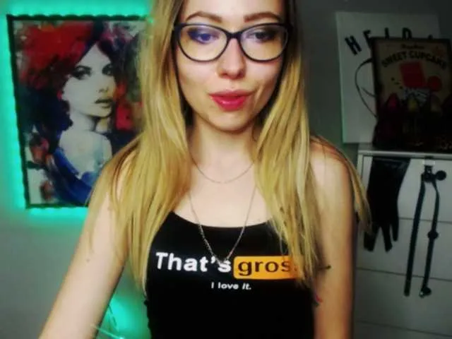 Live sex webcam photo for xxHeidiLove #272226927