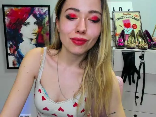 Live sex webcam photo for xxHeidiLove #272409865