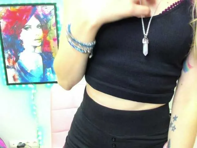 Live sex webcam photo for xxHeidiLove #272449878