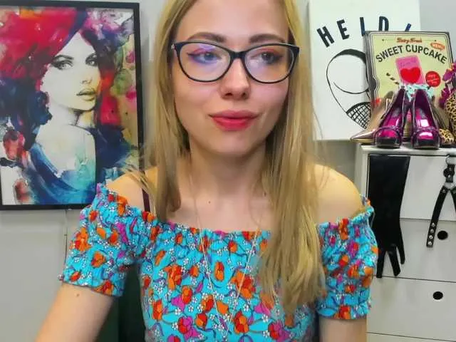 Live sex webcam photo for xxHeidiLove #272906854