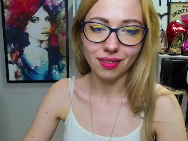 Live sex webcam photo for xxHeidiLove #272990565