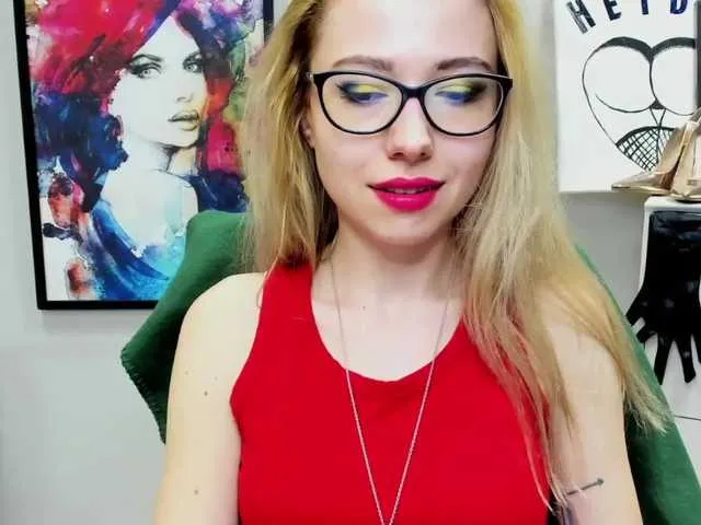 Live sex webcam photo for xxHeidiLove #273074565