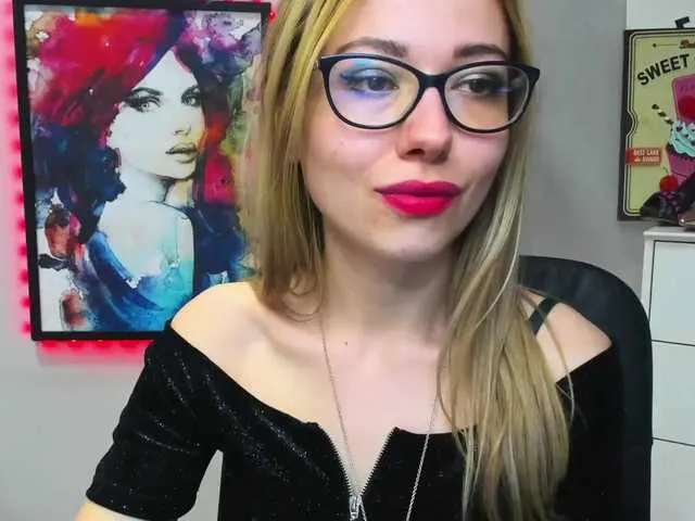 Live sex webcam photo for xxHeidiLove #273200729