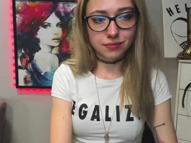 Live sex webcam photo for xxHeidiLove #273212500