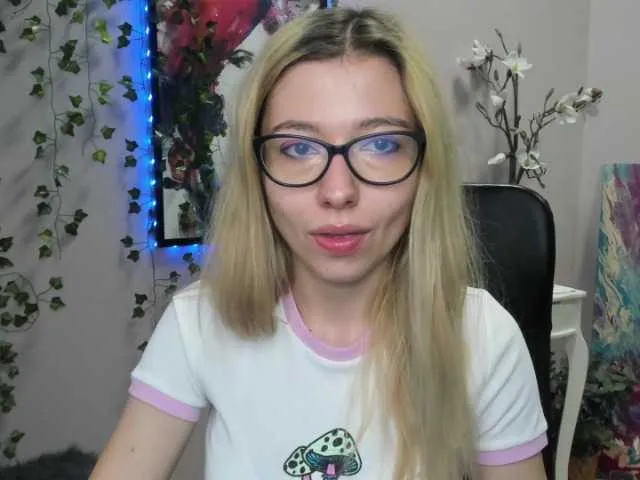 Live sex webcam photo for xxHeidiLove #274195810