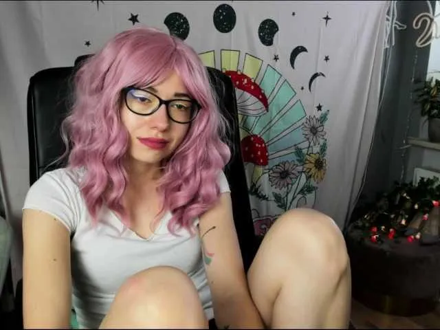 Live sex webcam photo for xxHeidiLove #275476069