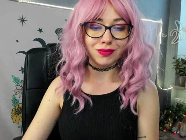 Live sex webcam photo for xxHeidiLove #275523887