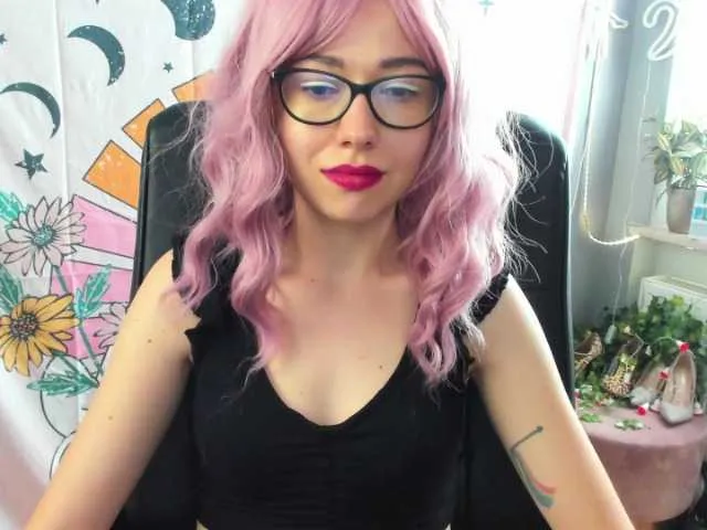 Live sex webcam photo for xxHeidiLove #275542849