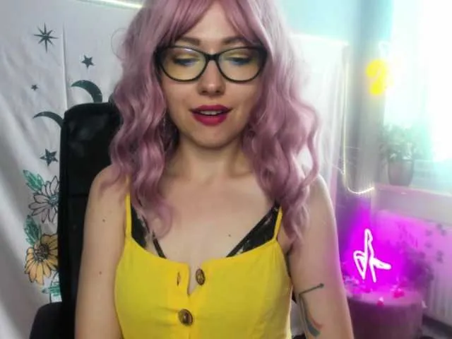 Live sex webcam photo for xxHeidiLove #275674953