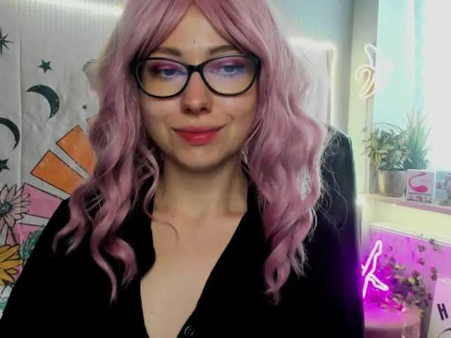 Live sex webcam photo for xxHeidiLove #275842516