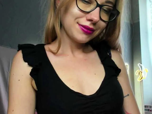 Live sex webcam photo for xxHeidiLove #276003829