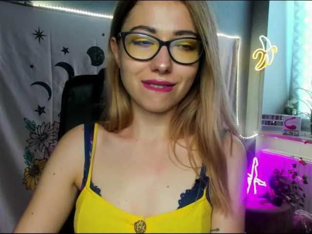 Live sex webcam photo for xxHeidiLove #276049510