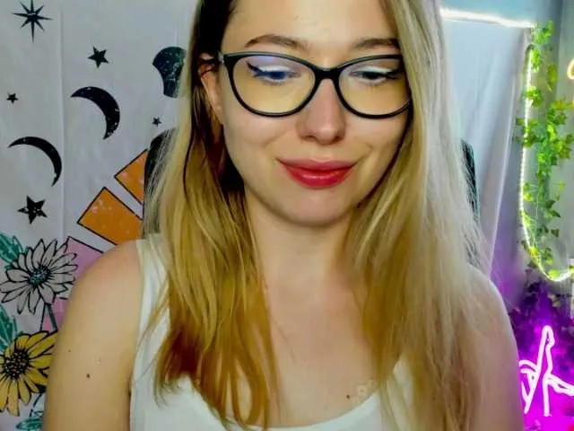 Live sex webcam photo for xxHeidiLove #276203850