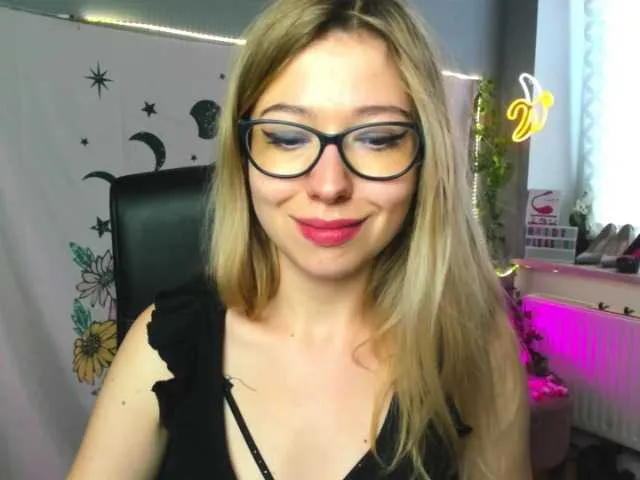 Live sex webcam photo for xxHeidiLove #276253440