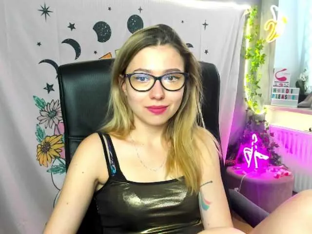 Live sex webcam photo for xxHeidiLove #276284075