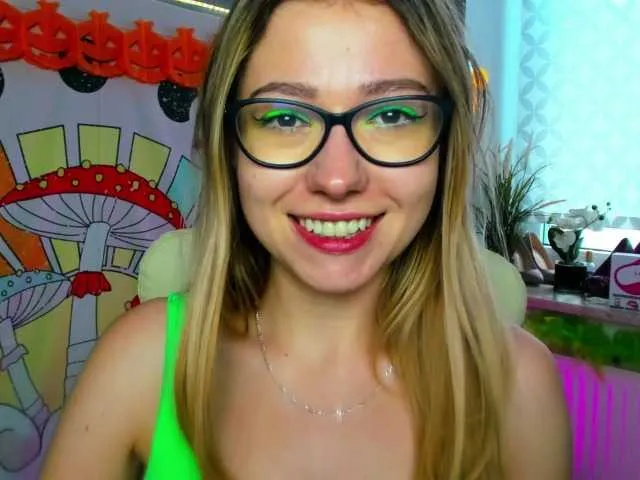 Live sex webcam photo for xxHeidiLove #276466578