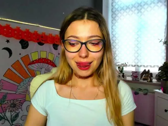 Live sex webcam photo for xxHeidiLove #276612140