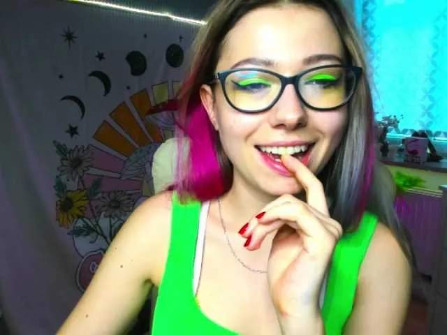 Live sex webcam photo for xxHeidiLove #276758839