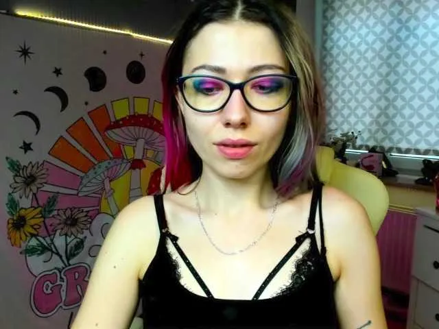 Live sex webcam photo for xxHeidiLove #276766361