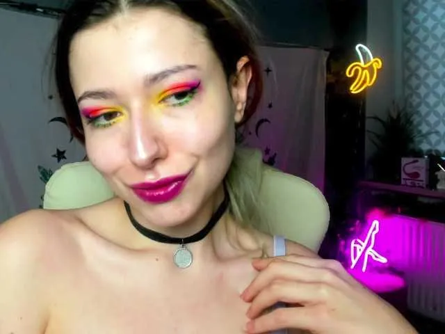 Live sex webcam photo for xxHeidiLove #276947175