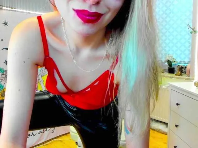 Live sex webcam photo for xxHeidiLove #276968263