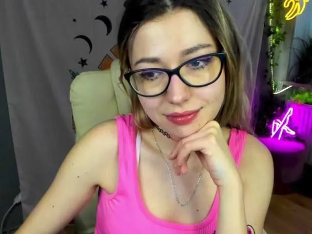 Live sex webcam photo for xxHeidiLove #277171781