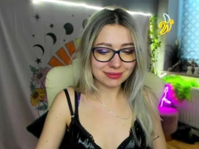 Live sex webcam photo for xxHeidiLove #277206162