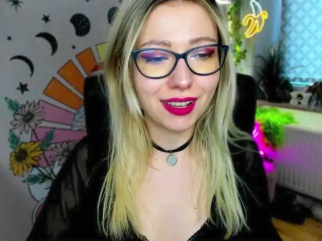 Live sex webcam photo for xxHeidiLove #277310297