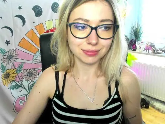 Live sex webcam photo for xxHeidiLove #277696502