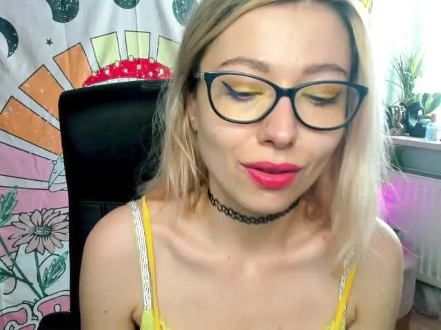 Live sex webcam photo for xxHeidiLove #278194711