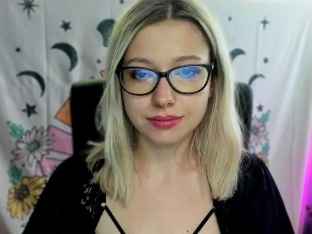 Live sex webcam photo for xxHeidiLove #289731038