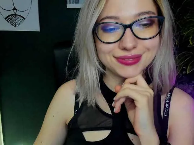 Live sex webcam photo for xxHeidiLove #290367290