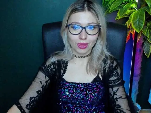 Live sex webcam photo for xxHeidiLove #292312642