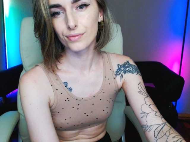 Live sex webcam photo for xxadrihanna #275599937