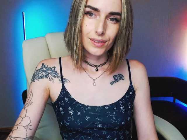 Live sex webcam photo for xxadrihanna #275657383